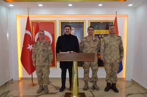 Kaymakamımız Sn. Kemal ÜLKÜ, Mezraa 2. Jandarma Komando Tabur Komutanlığını ziyaret etti.